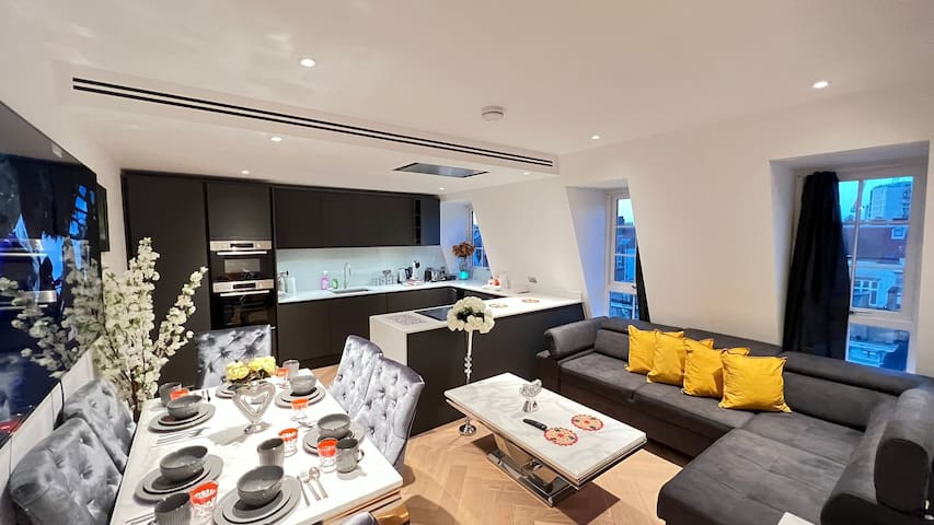 Panoramic Perfection Marble Arch 2BR Penthouse 74