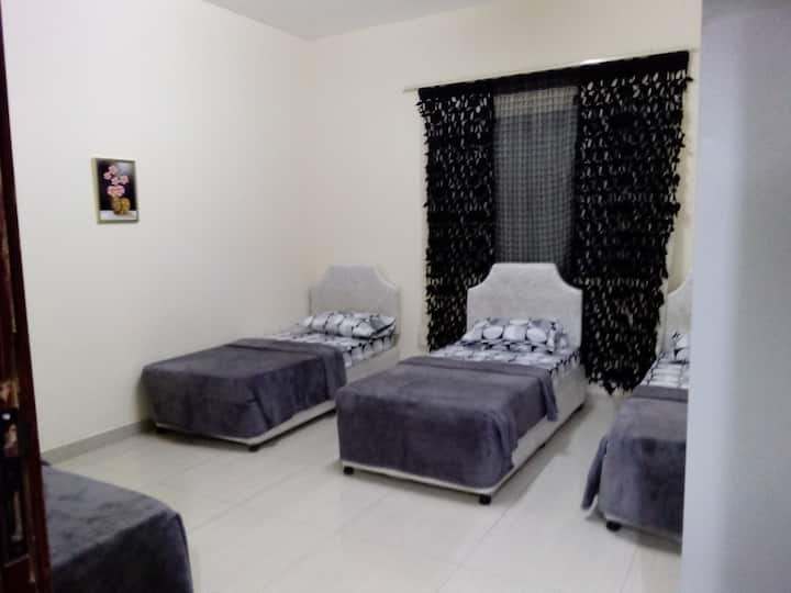 4 Beds In Male Dorm Room No:2 Aed 120 Per Night. - シャールジャ