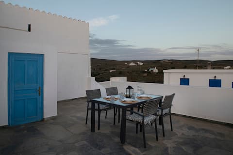 Popular Airbnb listing: Family-House in Chora , Kythnos in Δήμος Κύθνου