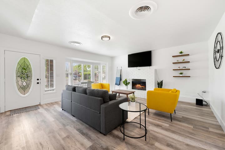 Stylish 3BD/2BA Oasis / Office/Yoga RM/Serene Yard