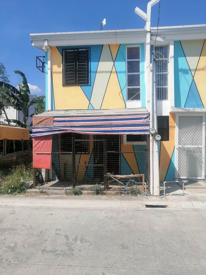 Entire House With Garage - Dasmariñas