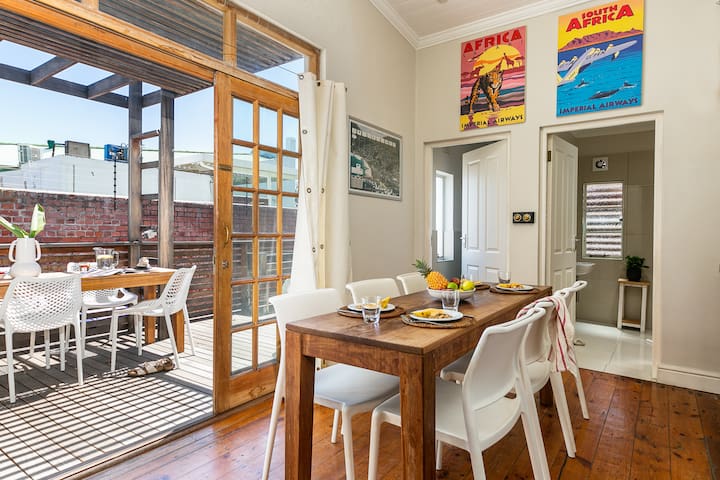 Cottage with private Hot Tub