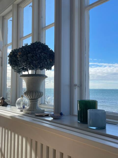Charming house directly by the sea