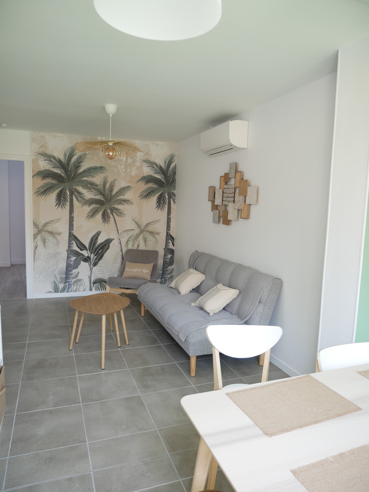 Popular Airbnb listing: House in the center of Royan, 5-minute walk to the beach. in Royan