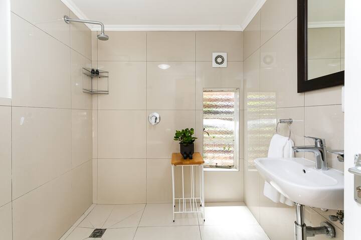 Two Bedroom Cottage with Braai gallery image 3