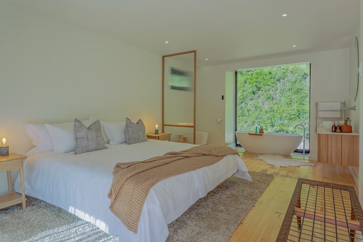 Second bedroom.
Equipped with the finest luxury linen and furniture.
King size, extra length bed.
Ensuite bathroom.
Total privacy from the rest of the house.
Own private patio.