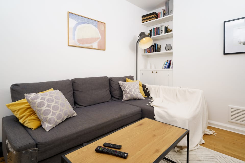 The Hackney Room — stylish private double room in a Hackney flat
