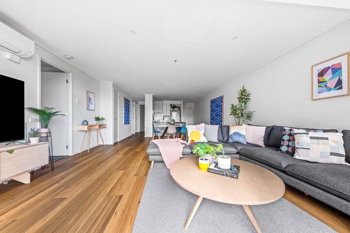 Andi – Your Spacious 3bed/2bath Melbourne Home! gallery image 5