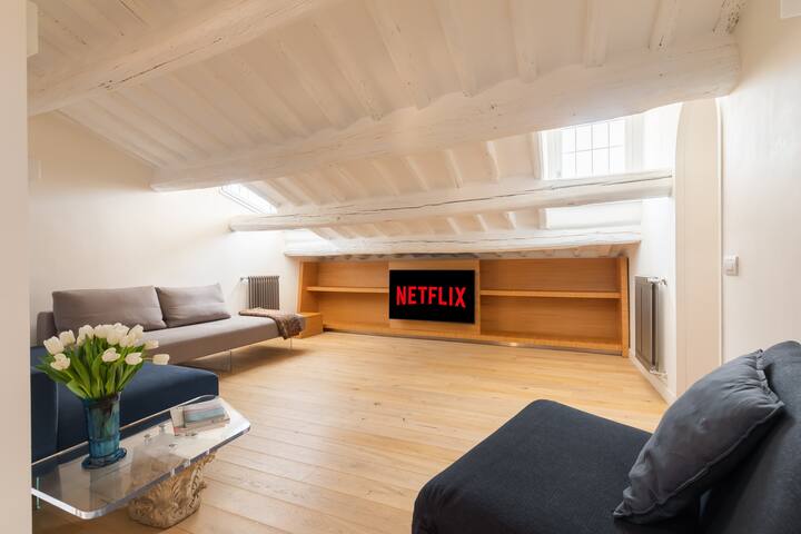 Spanish Steps Luxury Apartment gallery image 2