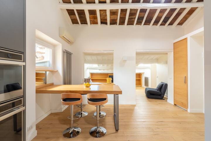 Spanish Steps Luxury Apartment gallery image 5