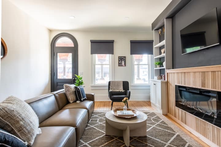 The Lancastrian House |Sleeps 10 |Downtown