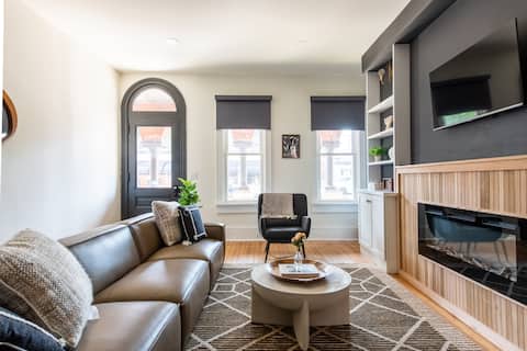 The Lancastrian House - Just walk to Anywhere!