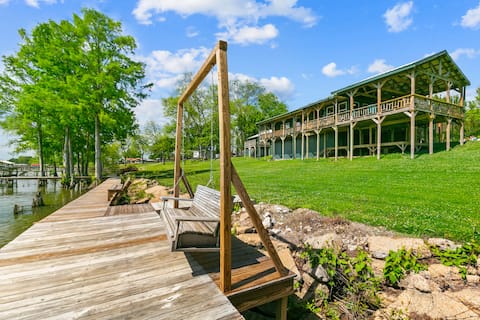 Cozy Lake Front Home