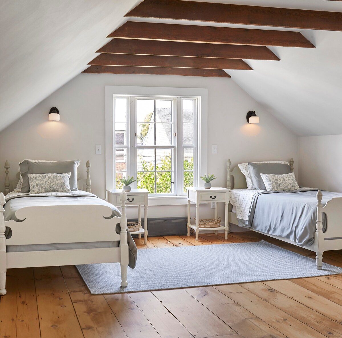 3rd Floor Loft- 2 Twin Beds 