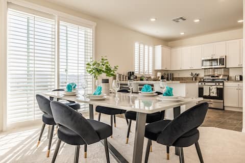 Peaceful 4BR 3BA Home With Mountain View