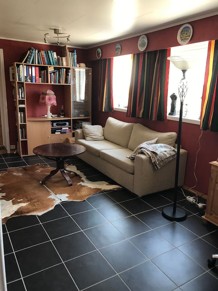 Salon au premier étage et lit gigogne pour les deux derniers couchages