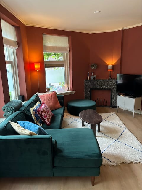 Successful Airbnb property: Modern comfortable apartment in Scheldebuurt