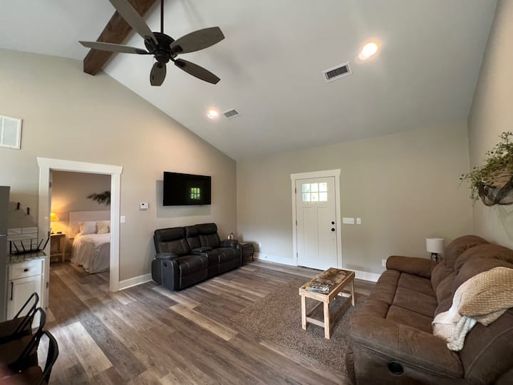 Angler Point Lake House Cottage Cabins for Rent in Zwolle, Louisiana