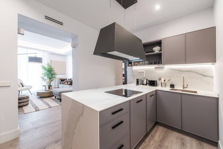 Super Chic Design Luxury Flat Chueca gallery image 4