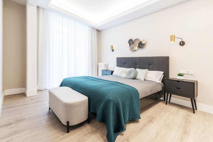 Super Chic Design Luxury Flat Chueca gallery image 3