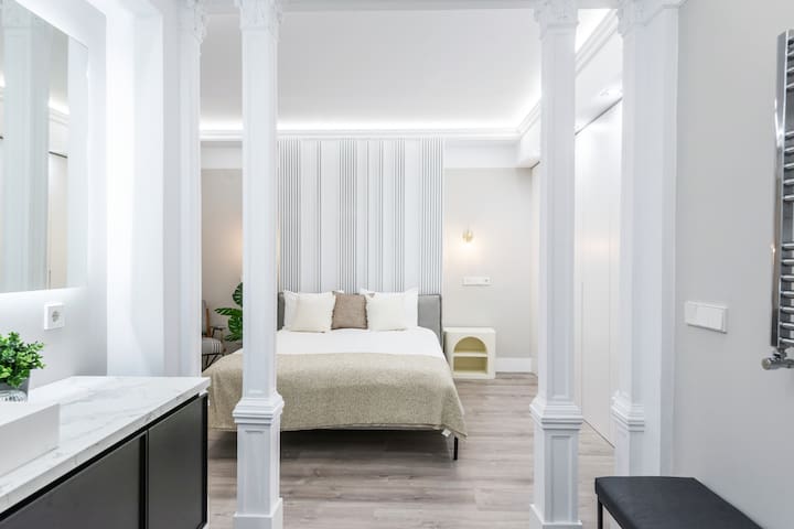 Super Chic Design Luxury Flat Chueca gallery image 2