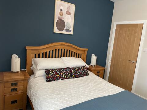 Cosy central HB 2 bedroom GR floor, garden