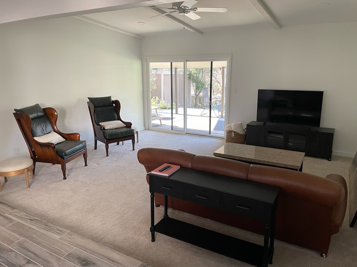 Successful Airbnb property: Kid-friendly, 3 Bedroom w/ Greenbelt Views in East Congress