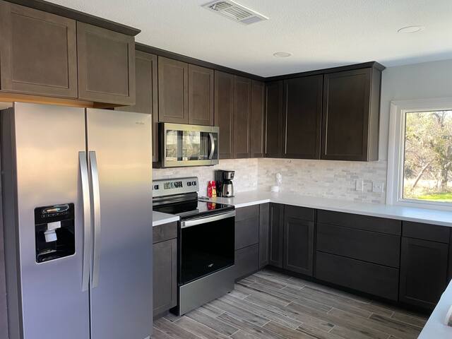 Kid-friendly, 3 Bedroom w/ Greenbelt Views gallery image 2