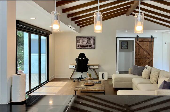 Villa Outpost in the Hollywood Hills gallery image 2