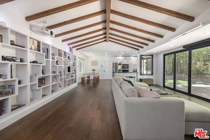 Villa Outpost in Hollywood Hills