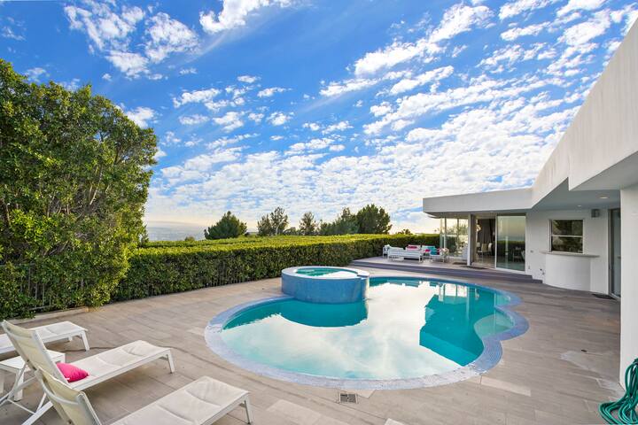 Stunning villa in Hollywood Hills gallery image 4