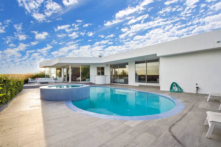 Stunning villa in Hollywood Hills gallery image 5