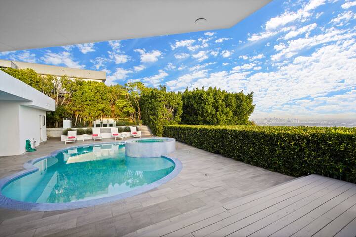 Stunning villa in Hollywood Hills gallery image 3