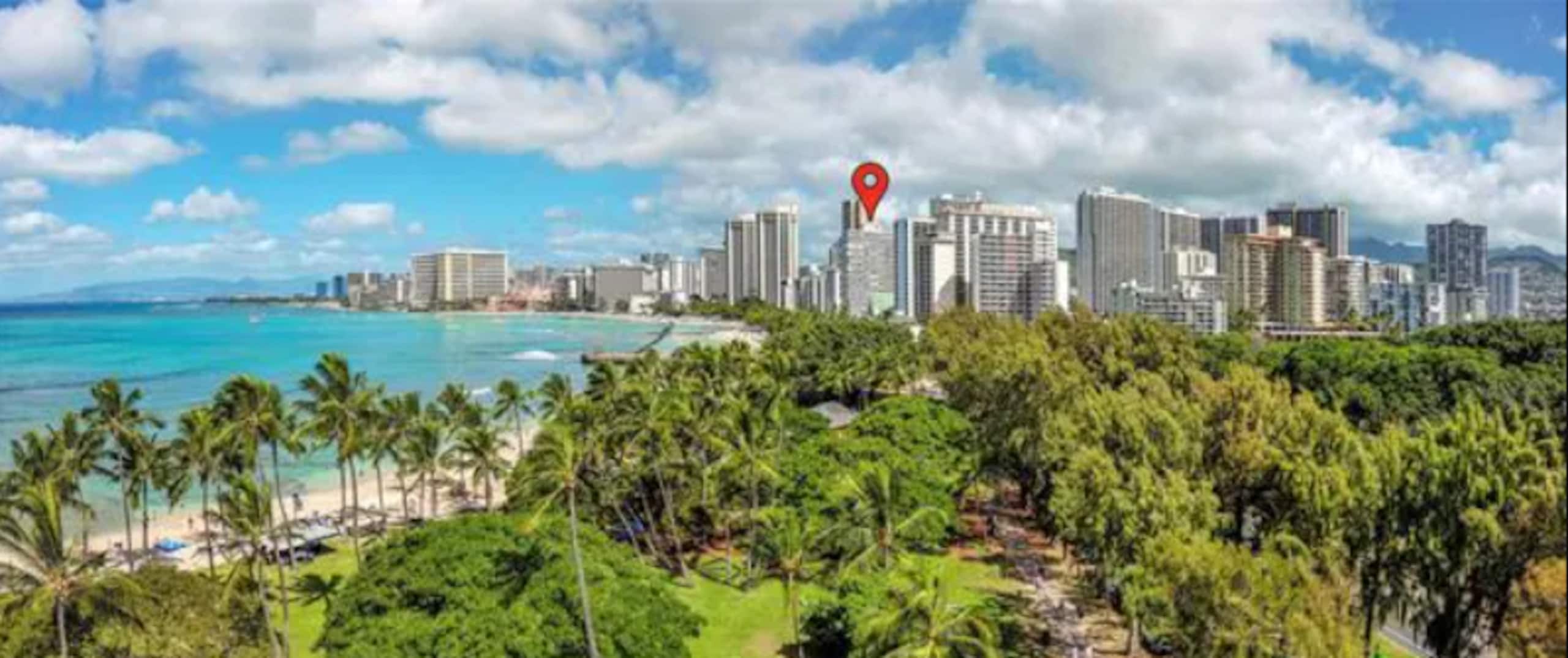 King Bed Luxury Beach Studio Heart of Waikiki - Image 40
