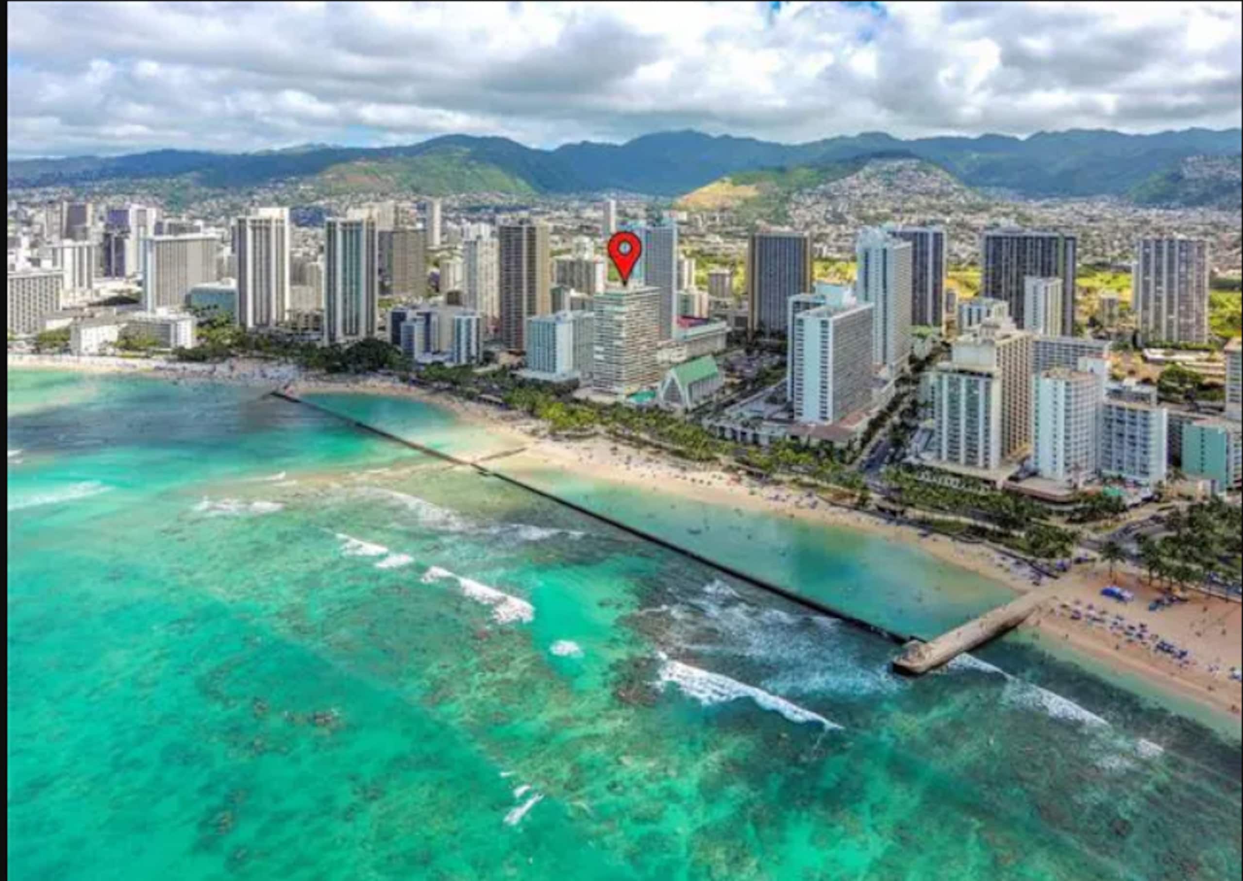King Bed Luxury Beach Studio Heart of Waikiki - Image 3