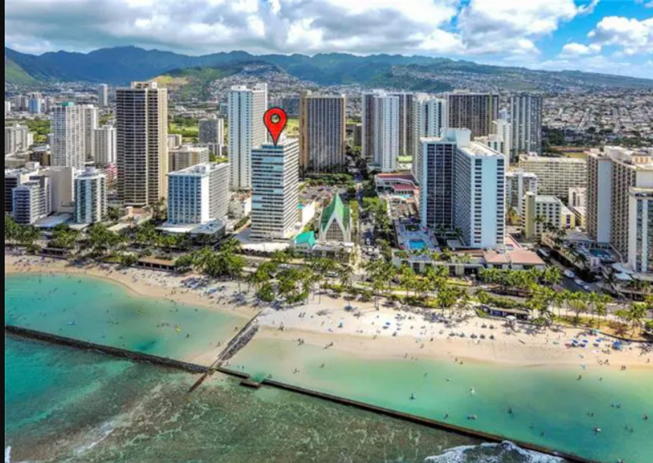 King Bed Luxury Beach Studio Heart of Waikiki - Image 39