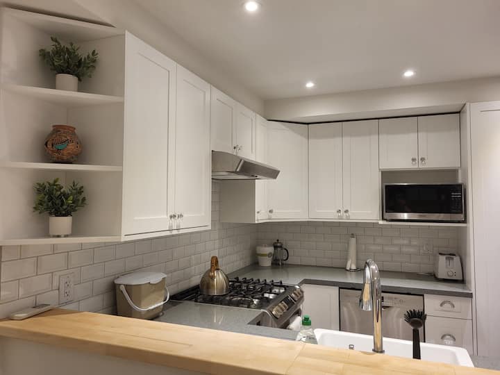 Cozy Brookswood Suite Guest suites for Rent in Langley, British