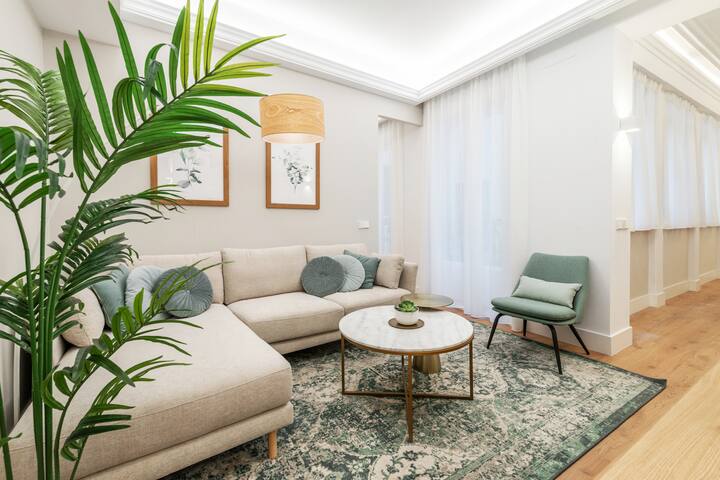 Modern Boho Chic Haven – Chueca gallery image 2