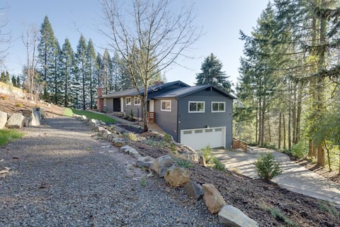 Serene Cabin Home Retreat- Views, Hot Tub, Cinema