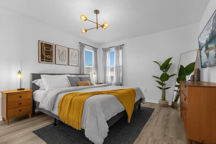 King-sized bed. Room is furnished with a smart TV, closet and ensuite bathroom.