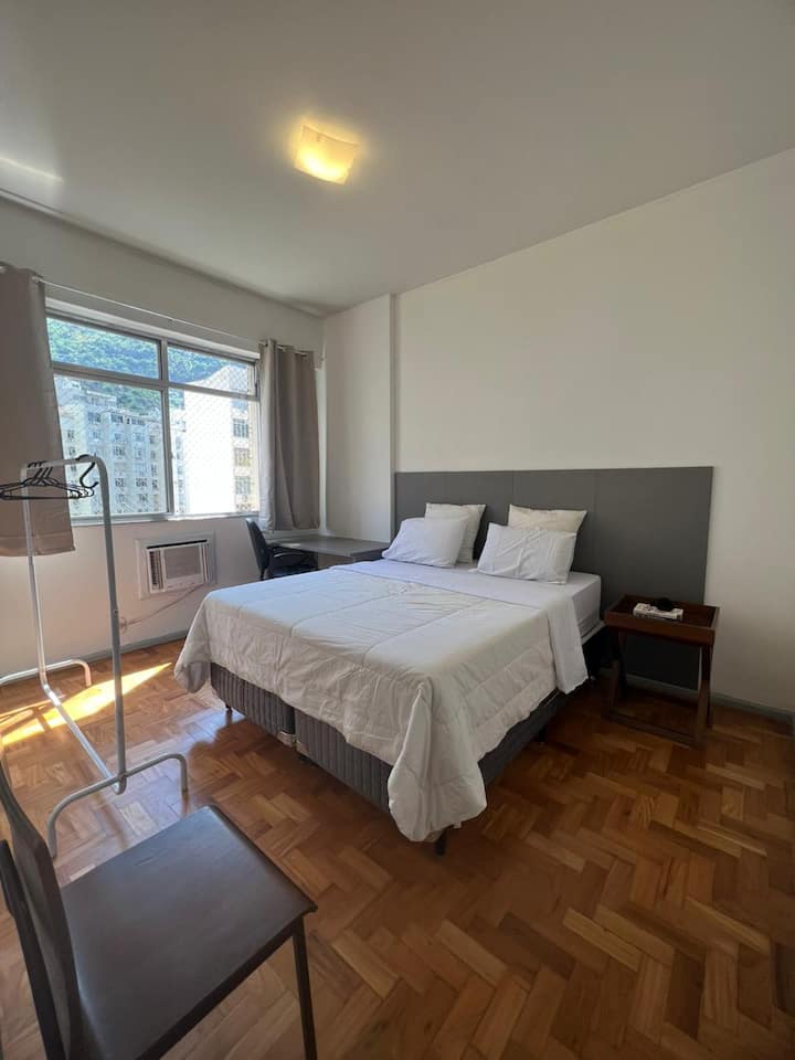 Dormitorio principal, cama tamaño queen