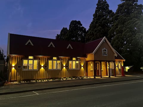 Hardy Street School House