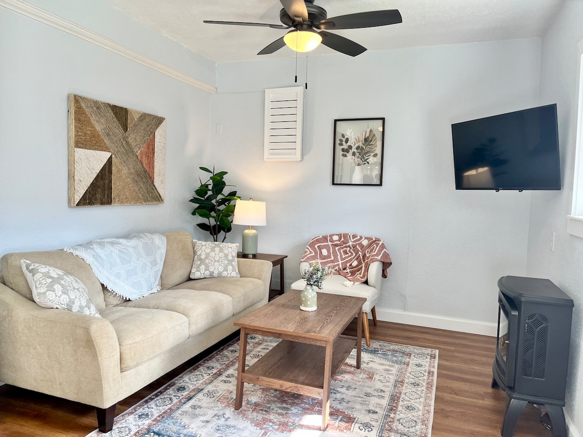 Newly Updated, Close to Autzen and Hayward Field! Apartments for Rent