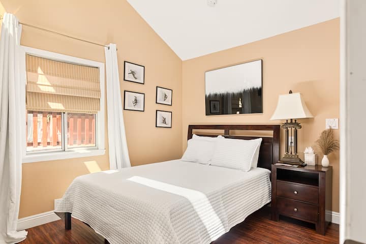 Opuštajući planinski odmor uz udobnost veličine Queen.