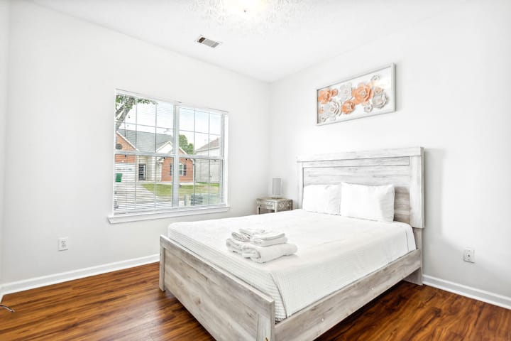 Dhoma e gjumit "Queen" në katin e poshtëm C