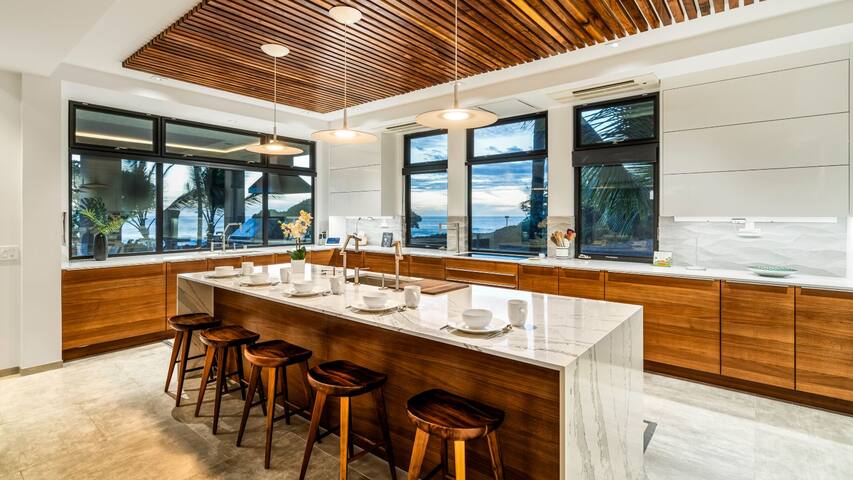 “Kona Kai Hale” Oceanfront Retreat, Private Pool gallery image 3