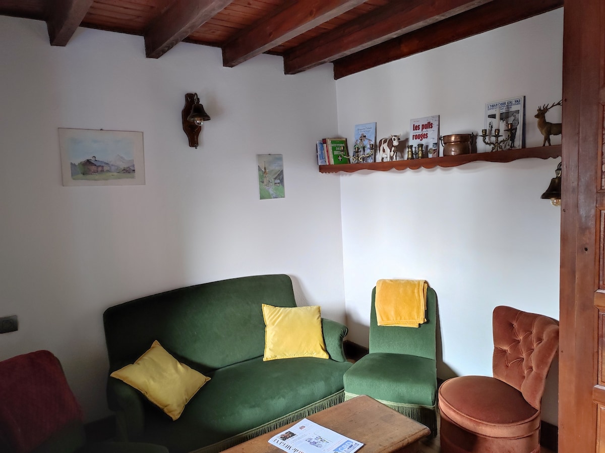 Top Airbnb: Spacious and bright apartment in cottage in Notre Dame De Bellecombe
