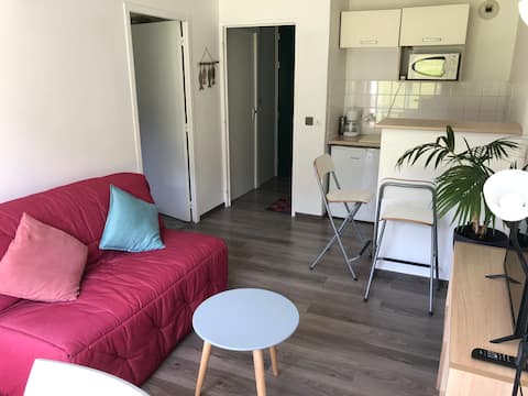 Popular Airbnb listing: Honfleur 2 rooms with pool in Équemauville