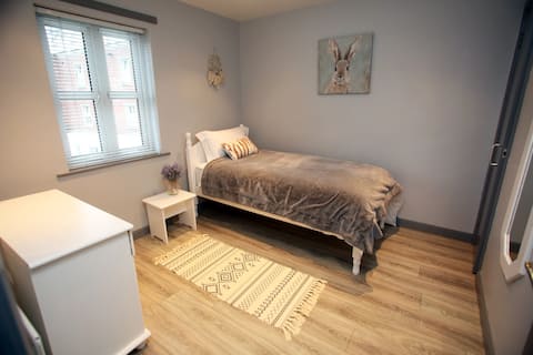 Luxury Townhouse: L/Derry City BT48 7JX