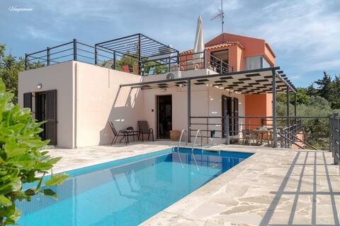 Aurora villa, step into privacy